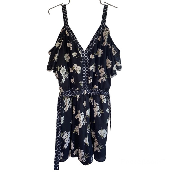 Abercrombie & Fit Cold Shoulder Flower Print Belted Romper size LT - Picture 3 of 9